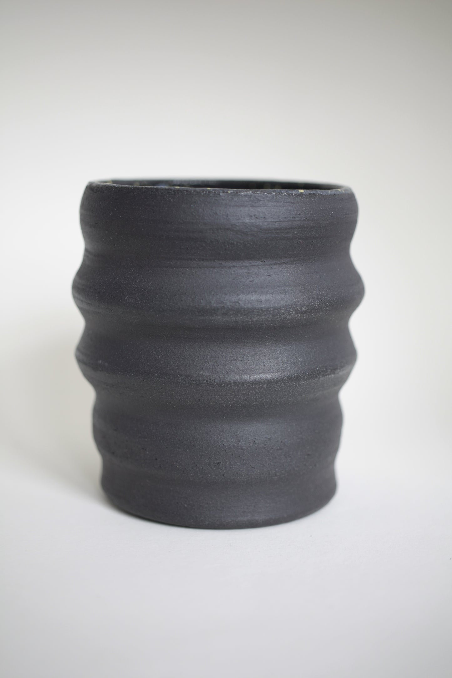 Black wavie cup