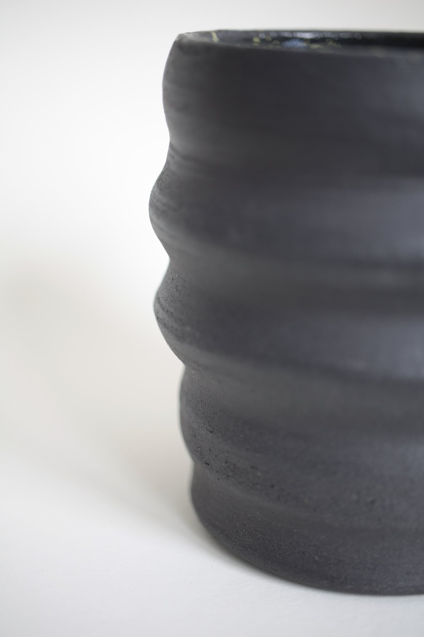 Black wavie cup