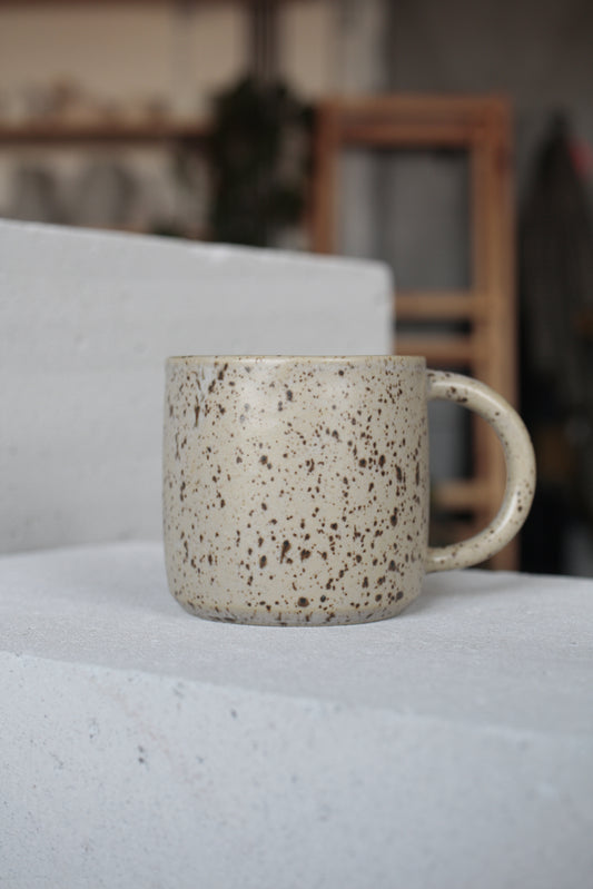 Veľká béžová šálka