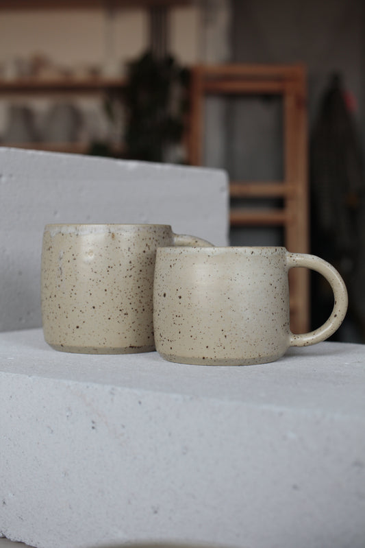 Medium béžová šálka