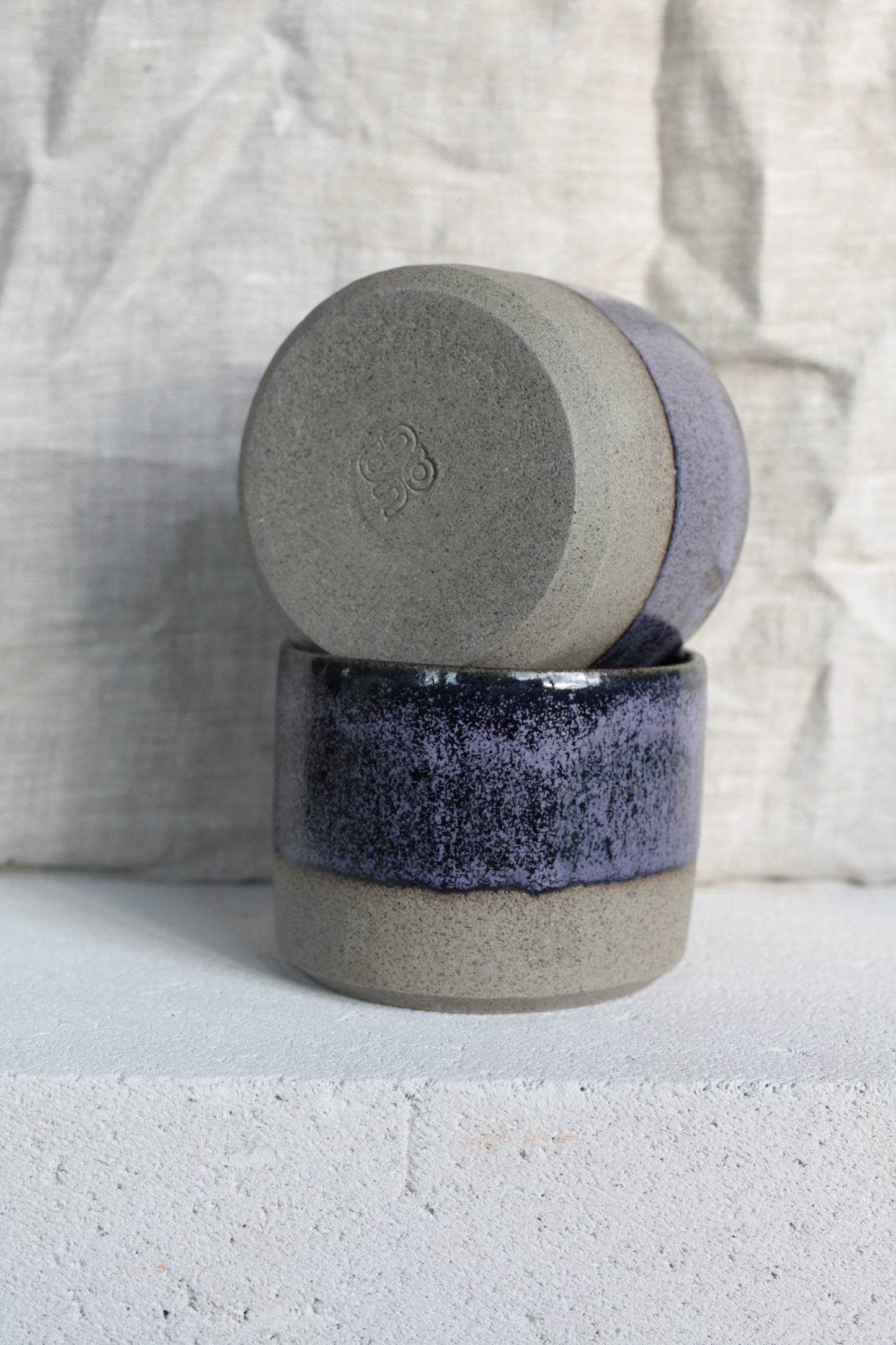 Medium purple/black cup