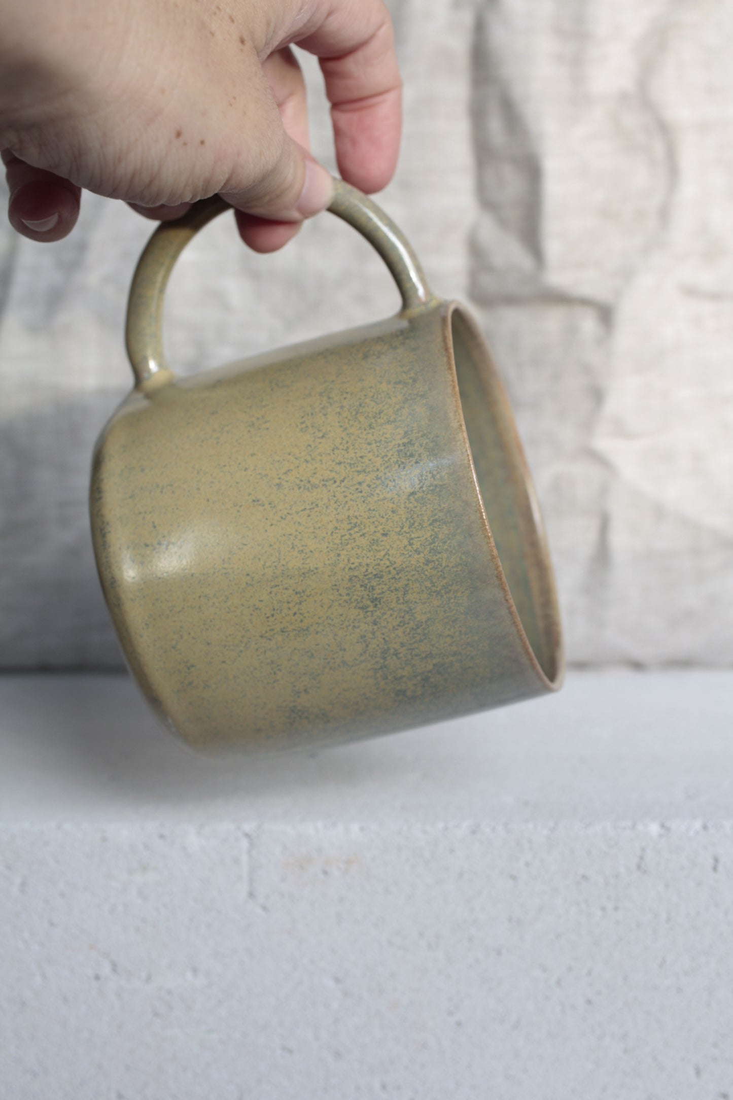 Large light brown/olive mug