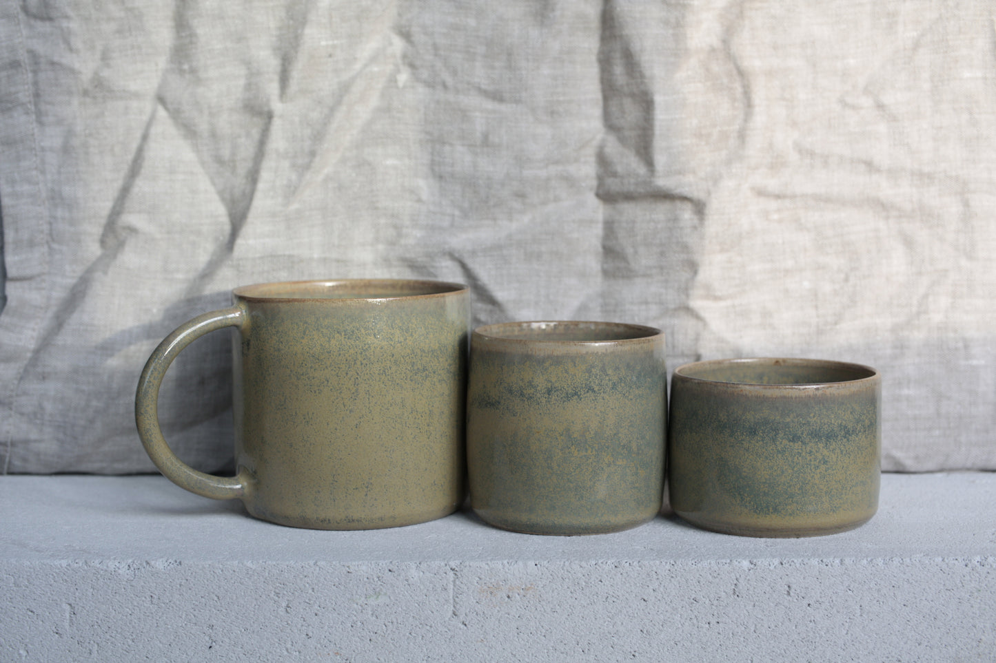 Large light brown/olive mug