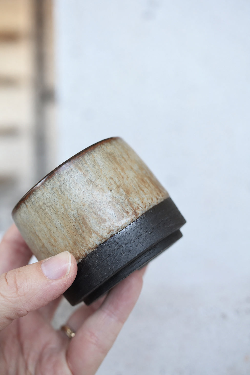 Small black / sand cup