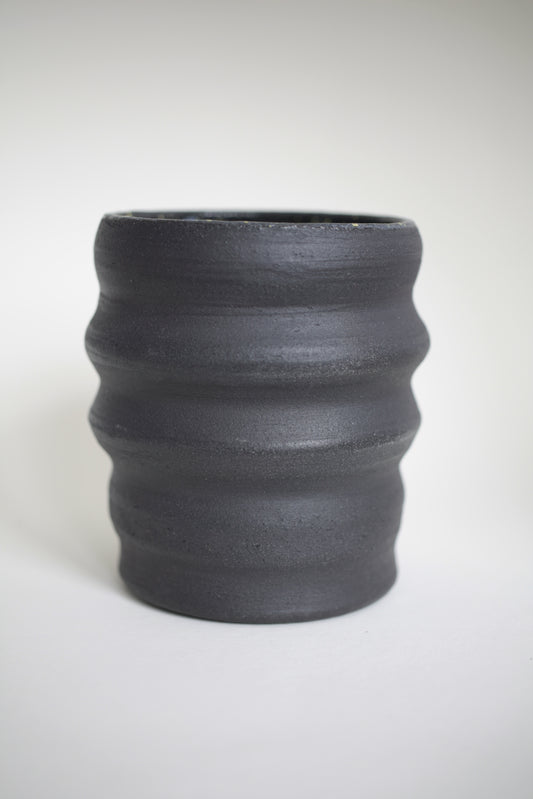 Black wavie cup