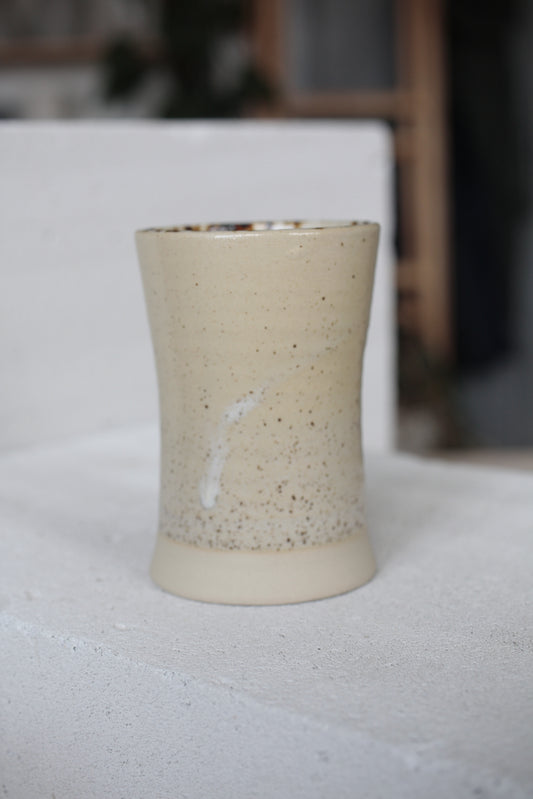 Malá béžová vázička