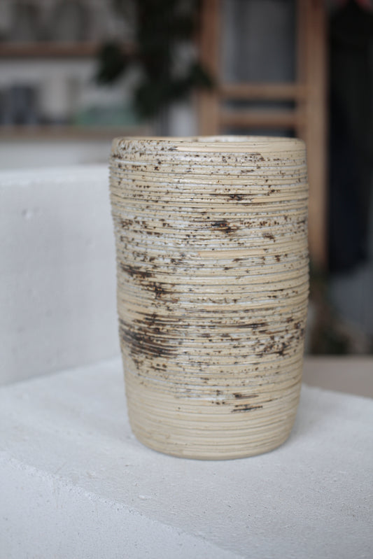 Veľká béžová váza so štruktúrou